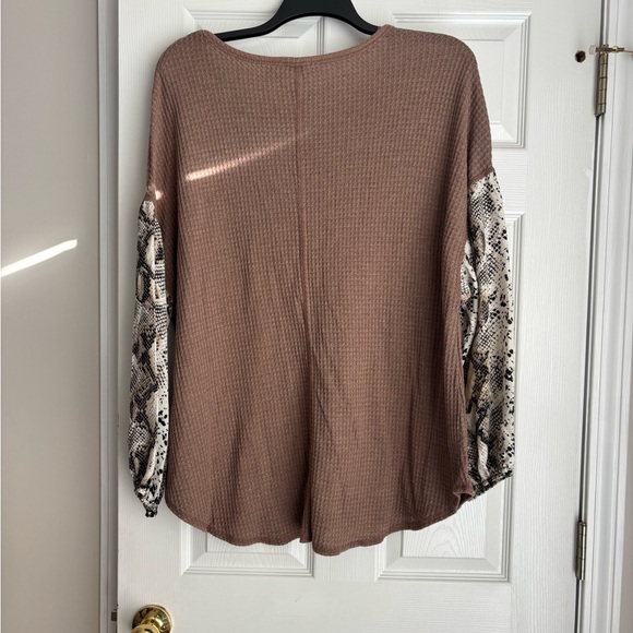 Hummingbird Brown Top with Snake Print Sleeves - Picture 2 of 2